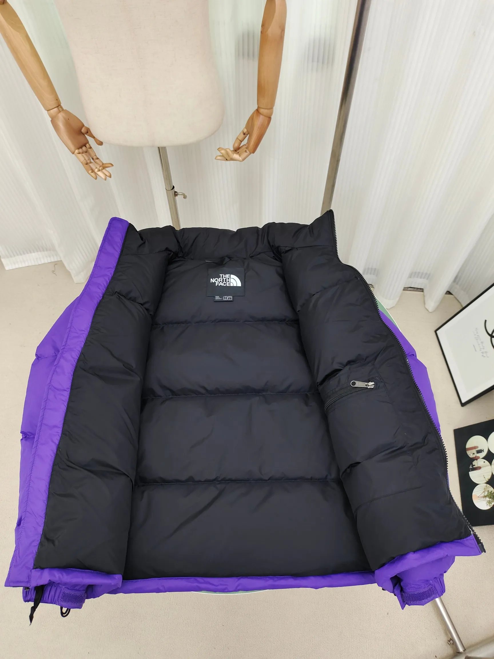 The North Face Classic 1996 ， Quality ， ，YKK ISO 9000Quality ZP ， Premium ， ， ， Lightweight 。Classic ， 。 。 Purple Size：XS-XXL